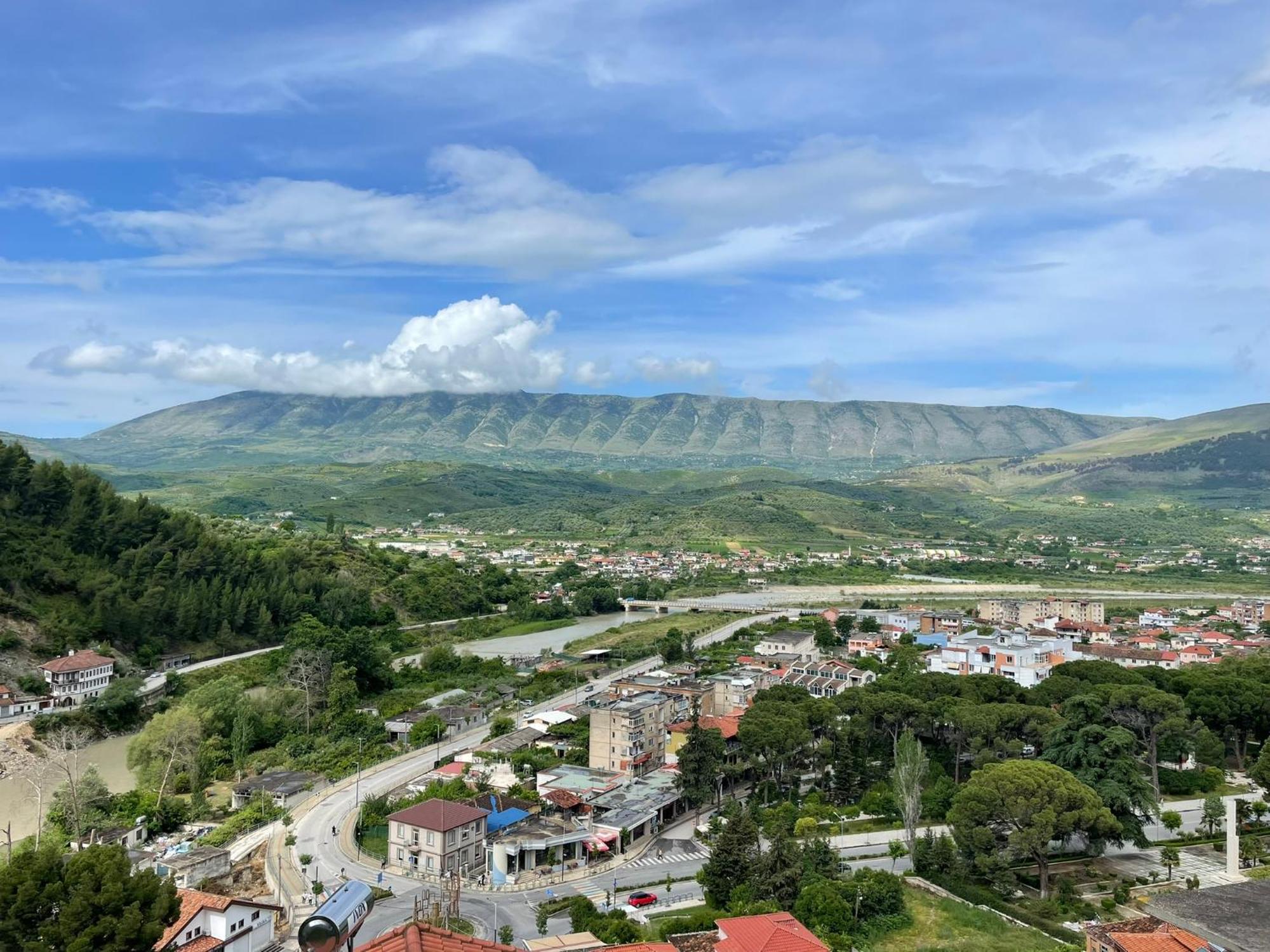 Vila Luen Berat Exterior photo