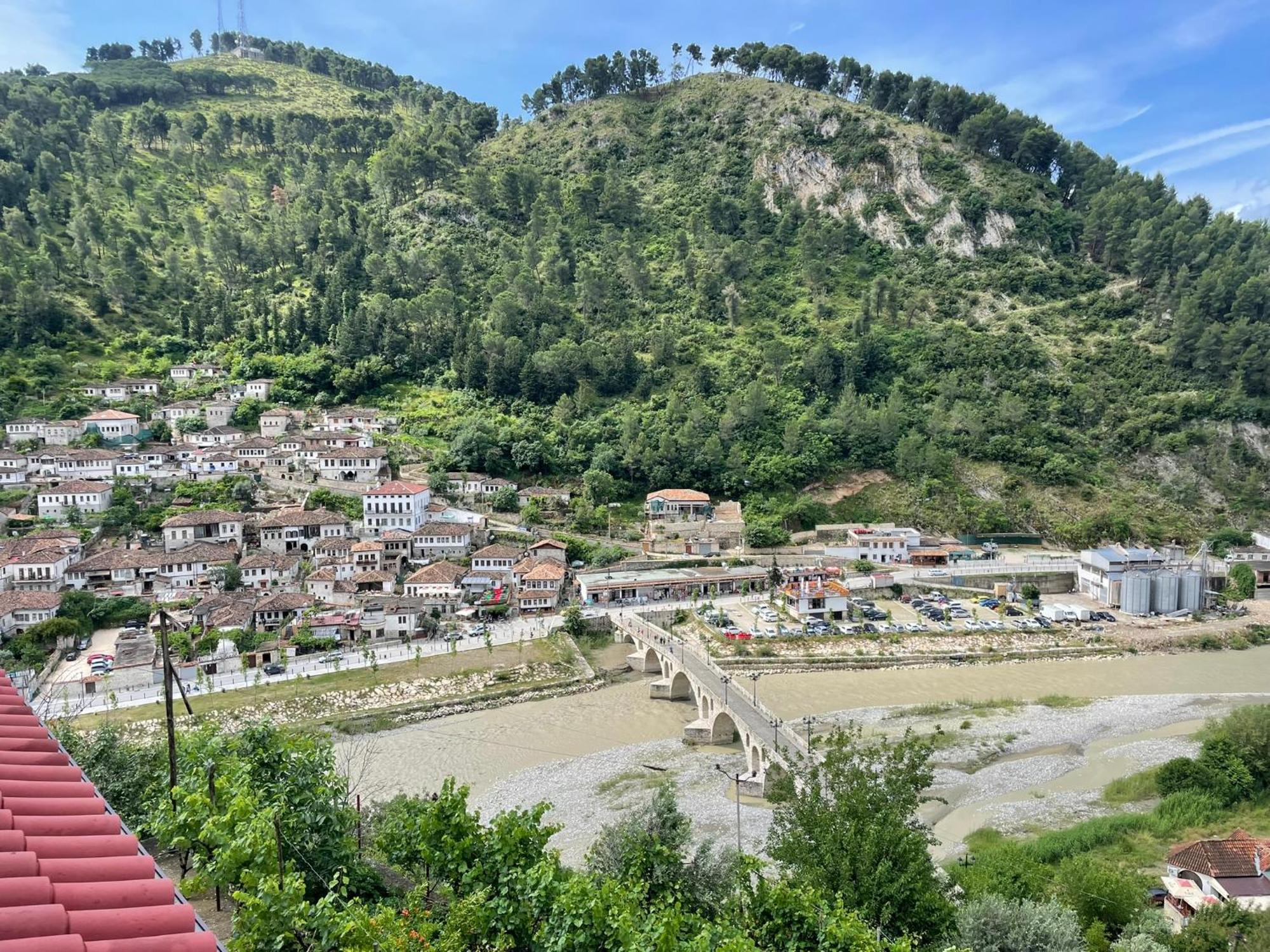 Vila Luen Berat Exterior photo
