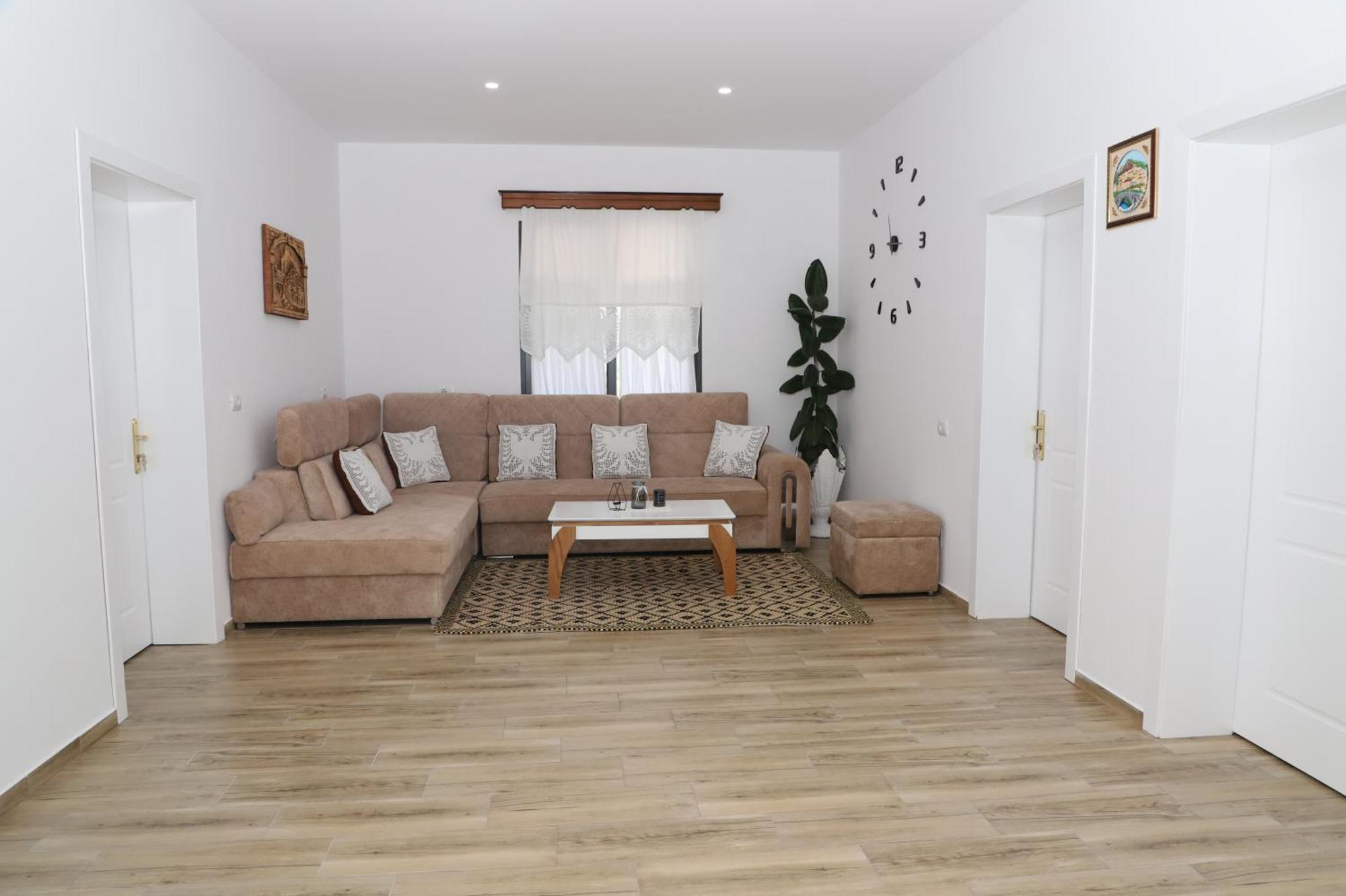 Vila Luen Berat Exterior photo