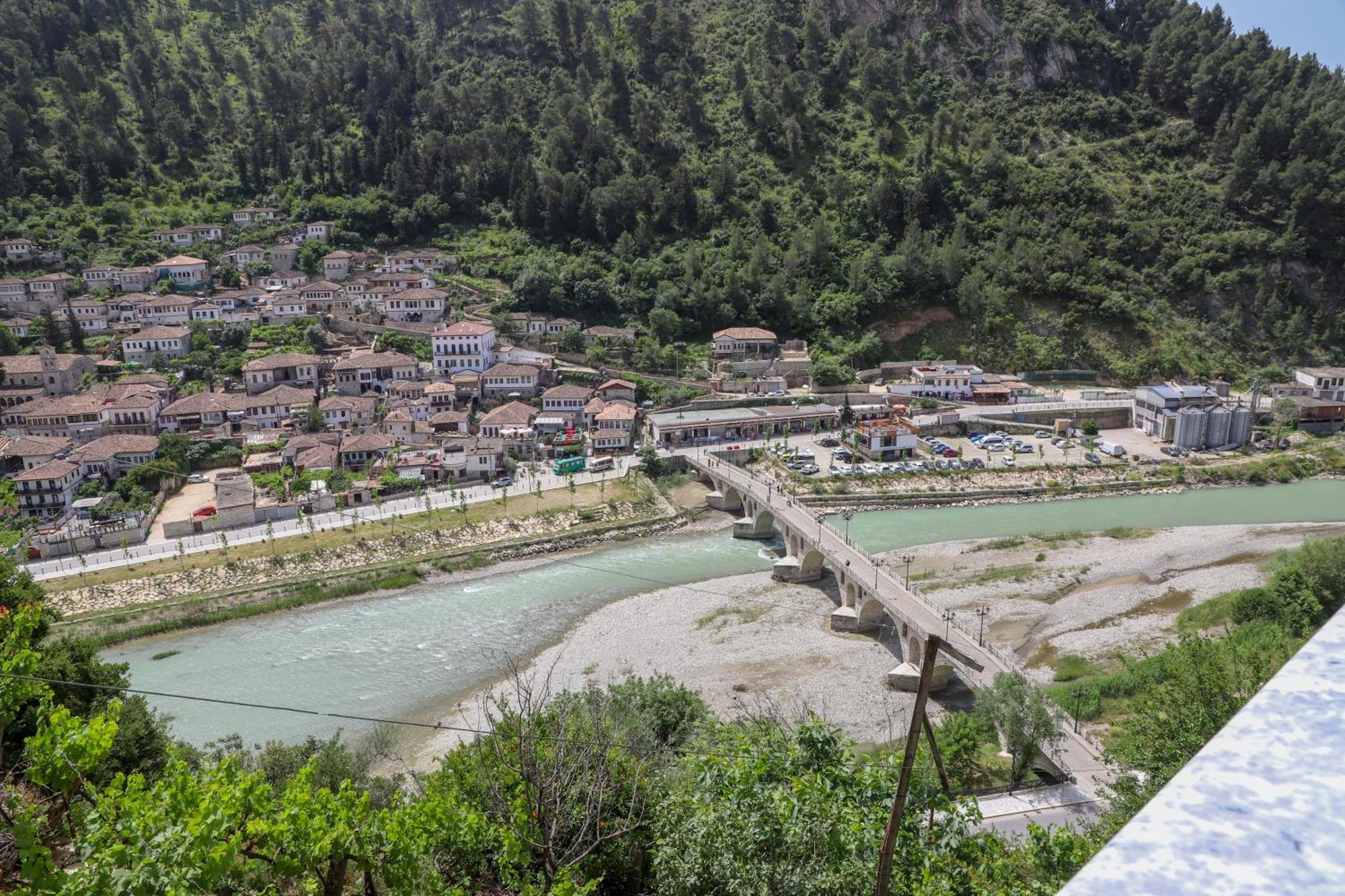 Vila Luen Berat Exterior photo